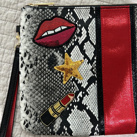 ALDO clutch used once. Absolutely no signs of wear in pristine condition. - Picture 2 of 5